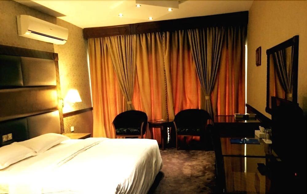 Abjad Crown Hotel Dubai Eksteriør bilde