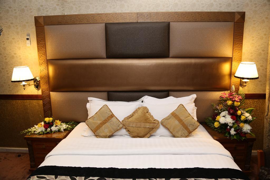 Abjad Crown Hotel Dubai Eksteriør bilde